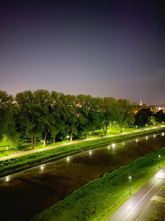 Capital Towers - Apartament Modern Z Widokiem Na Rzeke Rzeszow Luaran gambar
